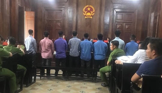 Dùng súng khống chế bảo vệ cướp hơn 1,6 tỉ đồng