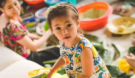 Tan chảy bởi vẻ đẹp và thần thái ngút ngàn của con gái út 4 tuổi của Hoa hậu Hà Kiều Anh