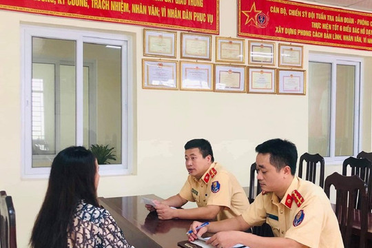 Tước bằng lái nữ tài xế không nhường đường cho xe ưu tiên