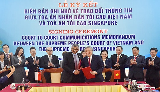 Ký biên bản ghi nhớ về trao đổi thông tin giữa Tòa án tối cao hai nước Việt Nam - Singapore