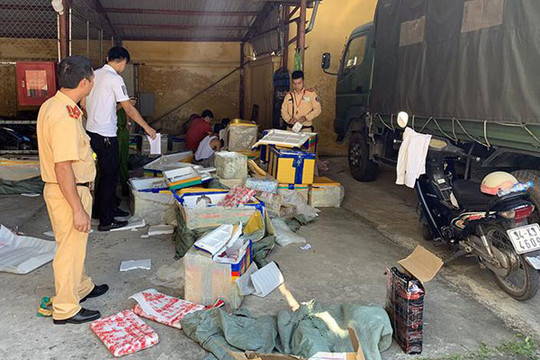 Phát hiện xe tải chở hơn 3.000 điện thoại không rõ nguồn gốc