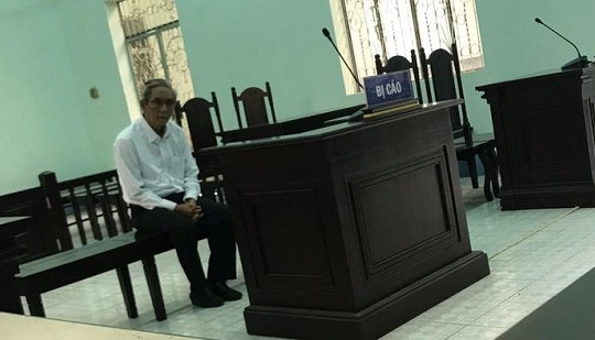 Bình Dương: Tòa tuyên án 3 năm tù đối với thầy giáo dạy kèm dâm ô học sinh
