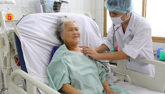 Bị hoại tử 3m ruột, cụ bà 80 tuổi may mắn được cứu sống