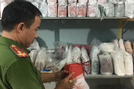 Bình Dương: Thu giữ nhiều túi xách không rõ nguồn gốc, xuất xứ