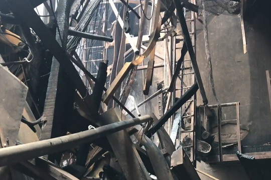 Hiện trường tan hoang trong Cung hữu nghị Việt Xô sau vụ cháy