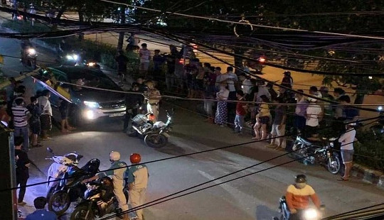 Tài xế có nồng độ cồn cao tông thẳng vào xe CSGT khi chặn