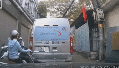 Vụ người đàn ông đi SH nhổ nước bọt vào mặt cô gái khi chưa kịp nhường đường: Công an Hà Nội vào cuộc