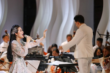 Concert Phạm Thùy Dung: Từ tiếng vang ‘Trăng hát’ đến góc khuất cuộc đời