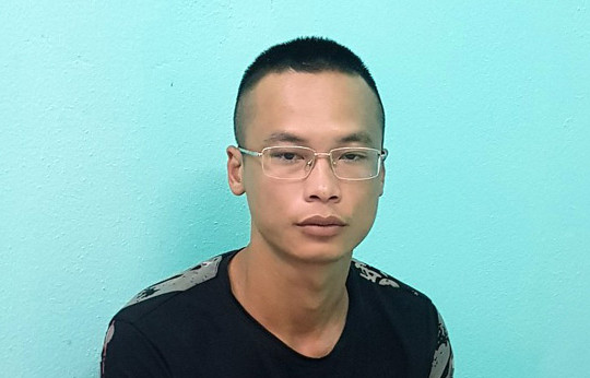 Thanh niên chém  bố mẹ đẻ và vợ bị thương