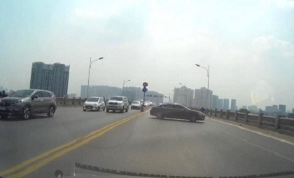 Nữ tài xế ô tô Peugeot quay đầu xe gây tai nạn liên hoàn trên cầu Vĩnh Tuy bị xử phạt
