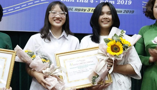 Hai nữ sinh Hà Nội giành giải cao tại cuộc thi Phụ nữ với trật tự giao thông và văn minh đô thị 2019