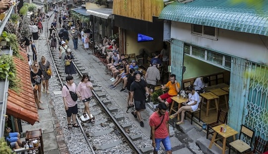 Bộ Giao thông đề nghị “khai tử” cà phê đường tàu ở Hà Nội