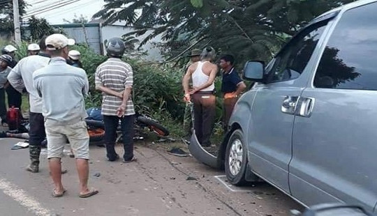 Ô tô tông xe máy, 2 nam thanh niên thiệt mạng
