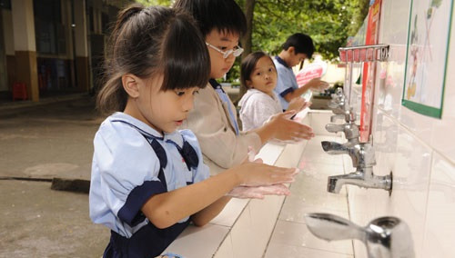 Các trường cần tăng cường ngăn chặn dịch bệnh cho học sinh