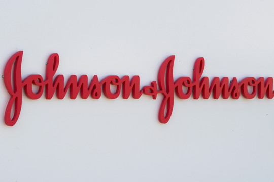 Johnson & Johnson phải trả 8 tỷ đô la cho tác dụng phụ của thuốc