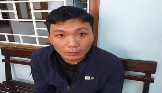 Dùng cưa sắt phá cửa thùng xe ô tô trộm tài sản