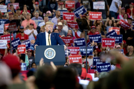 Tổng thống Trump đặt mục tiêu biến vụ bê bối thành "nhiên liệu tái sinh"