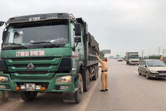 Bắc Giang xử phạt gần 670 xe quá khổ, quá tải