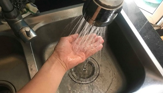 Hà Nội thông tin về nguồn nước sinh hoạt của người dân thủ đô có mùi khét nồng nặc
