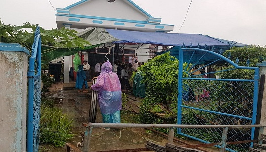 Đi xe máy dưới trời mưa, người đàn ông bị sét đánh tử vong