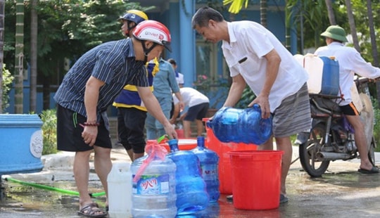 Cấp nước sạch trở lại cho người dân Thủ đô