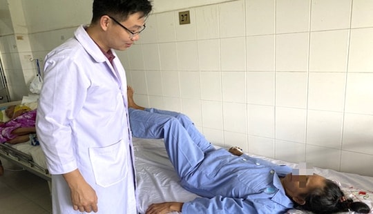 Giúp người phụ nữ đi lại được sau khi bị liệt chân vì ung thư di căn