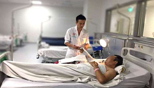 5 giờ "cân não" nối cánh tay đứt lìa cho người đàn ông 40 tuổi