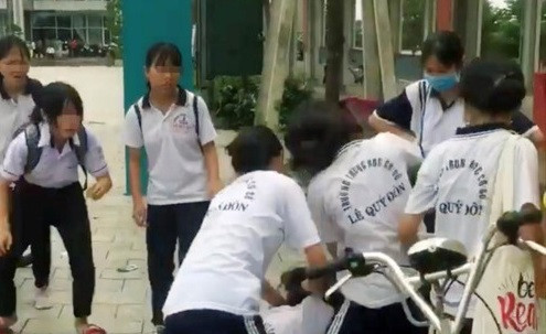 Vụ việc học sinh lớp 8 đánh nữ sinh lớp 9: Hành vi bạo lực cần được lên án mạnh mẽ