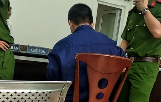 Thiếu niên đâm chết người vì cãi nhau chuyện tắt đèn