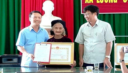 Những việc tử tế: Liều thuốc nâng đỡ tinh thần