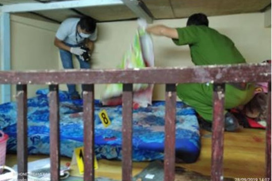 Bị đánh, cô gái trẻ đâm chết bạn trai