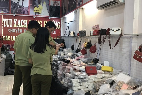 Phát hiện hàng nghìn chiếc túi nhái nhãn hiệu nổi tiếng