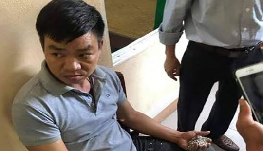 Bắt đối tượng trộm dây chuyền của học sinh trường tiểu học