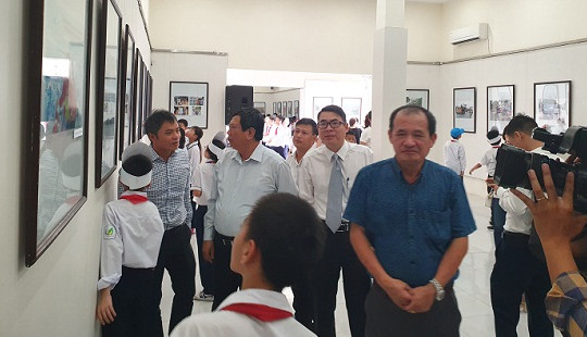 Hải Phòng: Triển lãm ảnh báo chí về “An toàn giao thông”