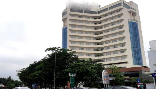 Một cán bộ trường Đại học sư phạm kỹ thuật Vinh rơi từ tầng 8 tử vong