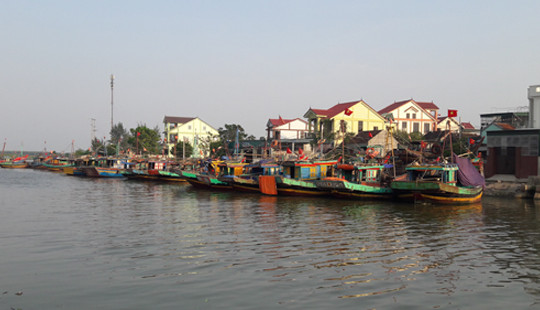 Làng biển xôn xao vì hai người bạn thân “mất liên lạc” khi đi Anh