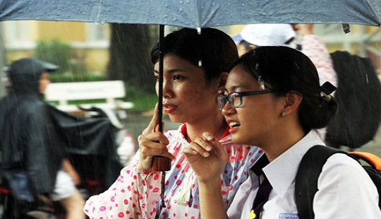 Các tỉnh Nam Trung Bộ đồng loạt cho học sinh nghỉ học 2 ngày tránh bão số 5