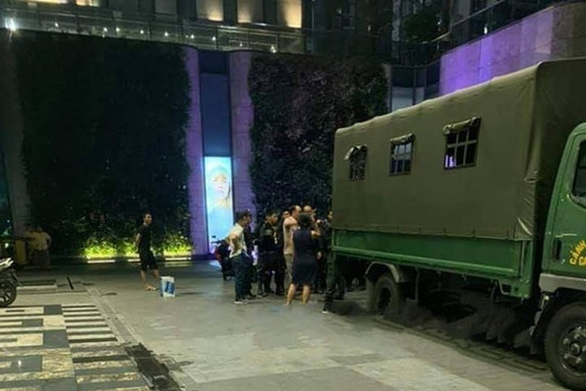 Khách thuê căn hộ dùng dao khống chế làm 1 người bị thương