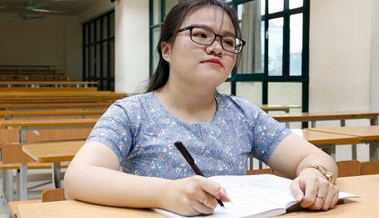 Bản lĩnh phi thường của cô sinh viên mắc bệnh xương thủy tinh