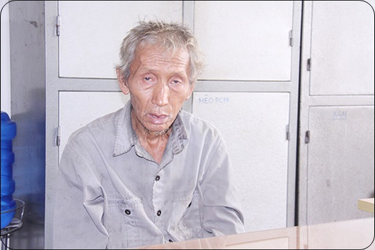 Bố dượng dùng gậy gỗ đánh chết con riêng của vợ