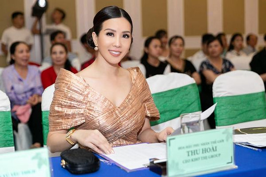 Hoa hậu Thu Hoài khoe vẻ cá tính, trẻ trung khi đi chấm thi nhan sắc