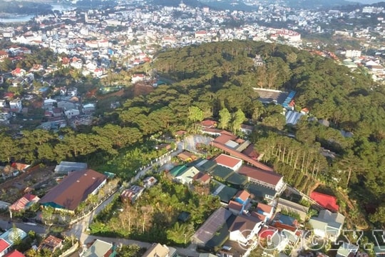 Buộc tháo dỡ công trình trái phép giữa trung tâm Đà Lạt