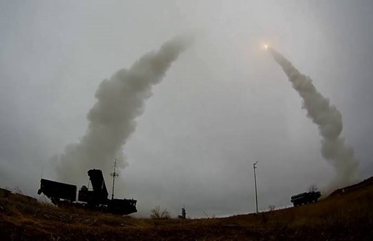 Tin vắn thế giới ngày 9/11: Nga thử nghiệm đánh chặn tên lửa bằng "Rồng lửa" S-400