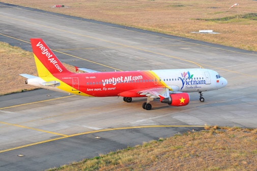 Ảnh hưởng của bão số 6 (Nakri), Vietjet điều chỉnh lịch khai thác các chuyến bay