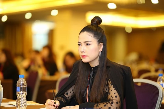 Ngọc Hiền được đưa đón bằng siêu xe khi dự sự kiện ở Trung Quốc