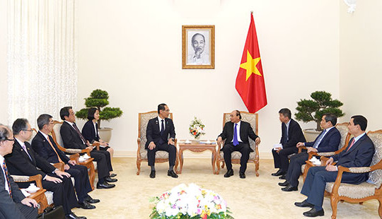 Thủ tướng tiếp Thống đốc tỉnh Saitama (Nhật Bản) và Đại sứ đặc mệnh toàn quyền của Lào