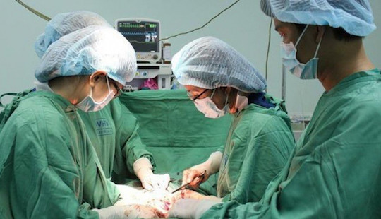 Cứu sống thai nhi 34 tuần tuổi trong bụng người mẹ bị tai nạn giao thông nguy kịch