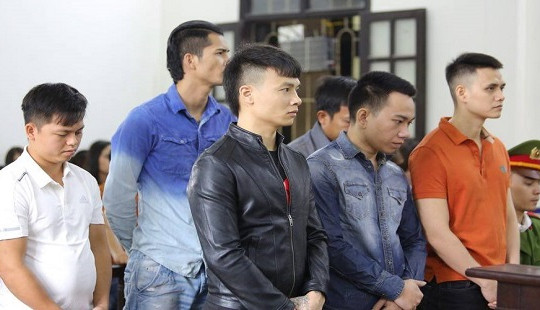 Thần tượng Khá "bảnh": Sự lệch lạc trong nhận thức của giới trẻ