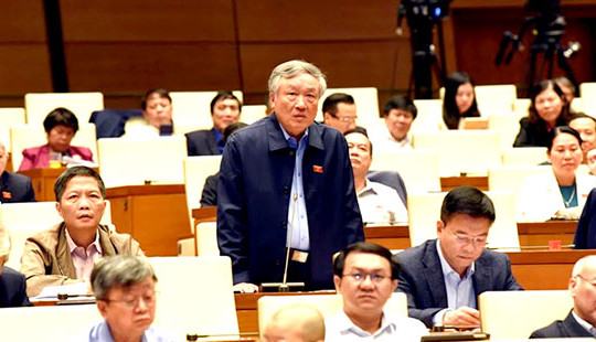 Sửa luật nào để xử lý hình sự hành vi sử dụng vũ khí có tính năng tương tự vũ khí quân dụng?