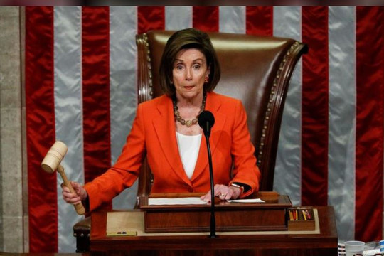Chủ tịch Hạ viện Nancy Pelosi nói rằng Tổng thống Trump “thừa nhận” đã hối lộ